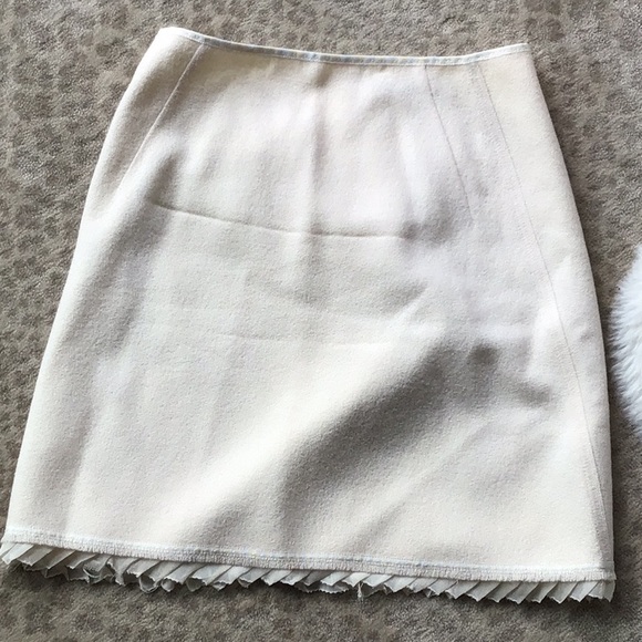 Dresses & Skirts - Elie  Tahari Skirt side zip size 2/4 cream